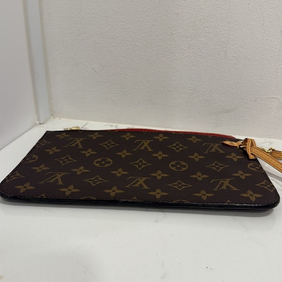 Louis Vuitton  Accessory Neverfull pouch/clutch - Picture 4 of 6